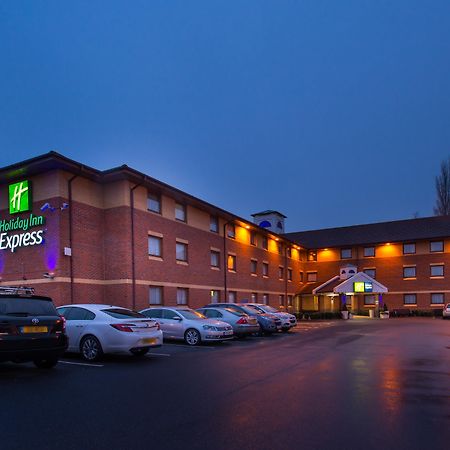 Holiday Inn Express Taunton East By Ihg Dış mekan fotoğraf