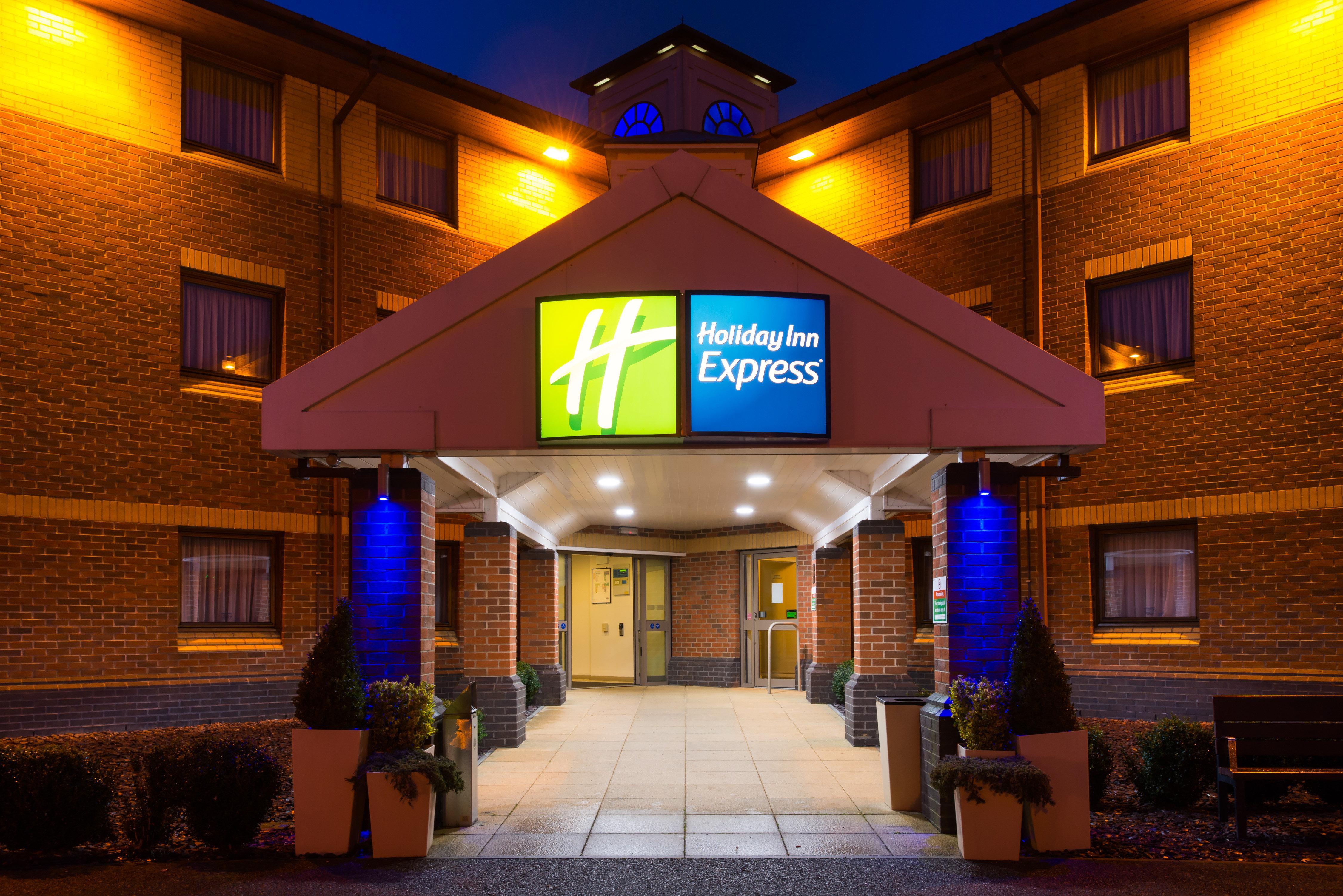 Holiday Inn Express Taunton East By Ihg Dış mekan fotoğraf