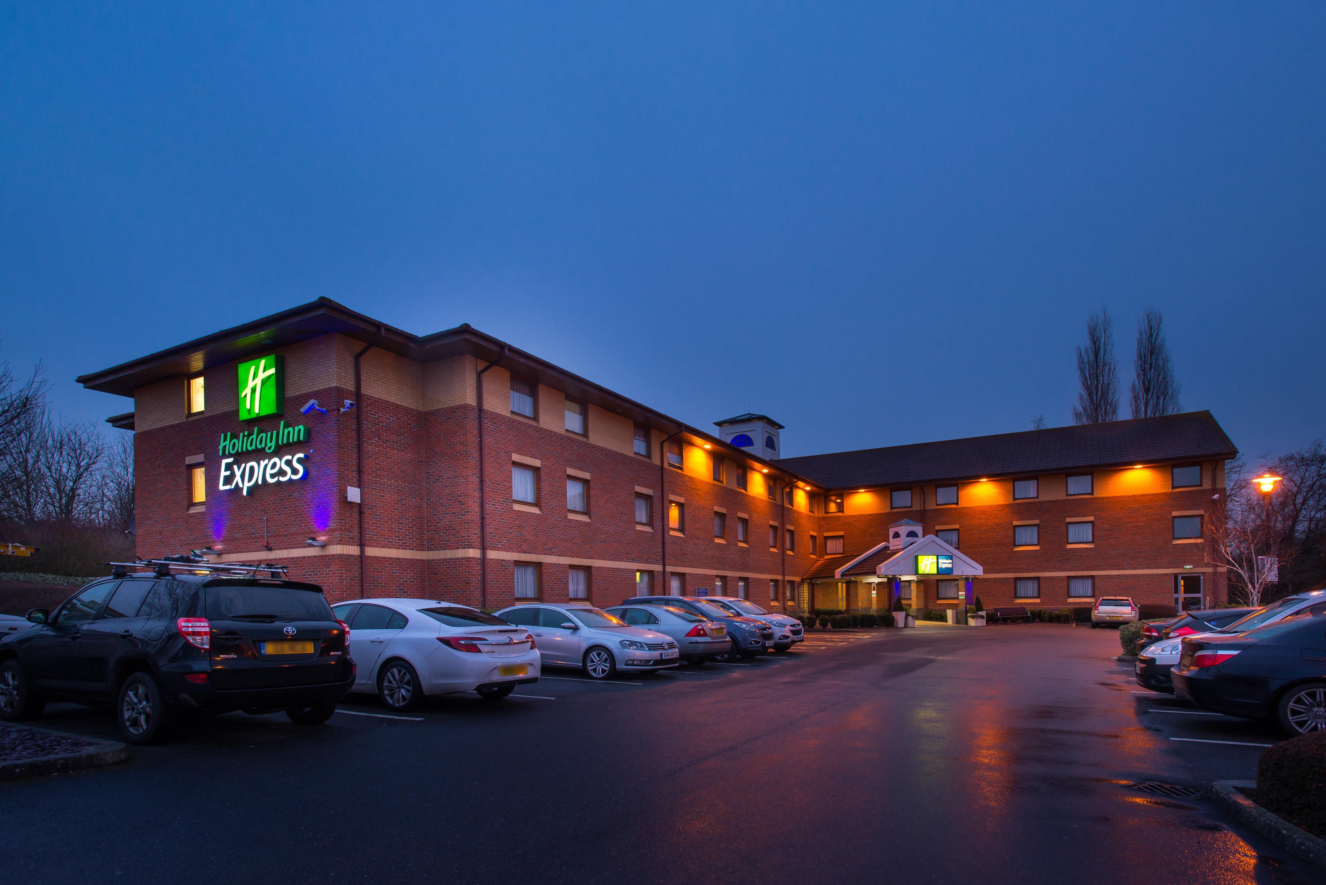Holiday Inn Express Taunton East By Ihg Dış mekan fotoğraf