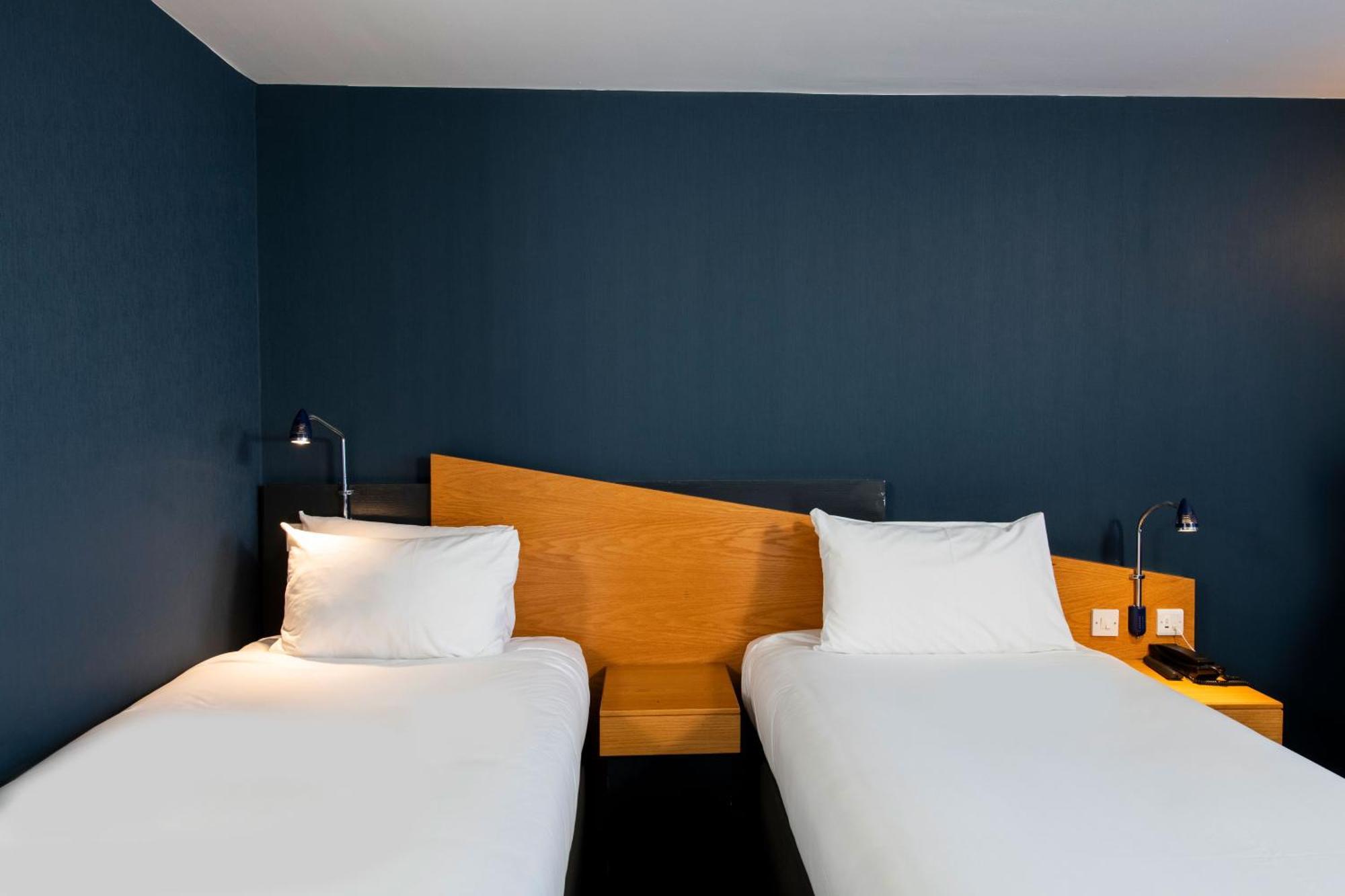 Holiday Inn Express Taunton East By Ihg Dış mekan fotoğraf
