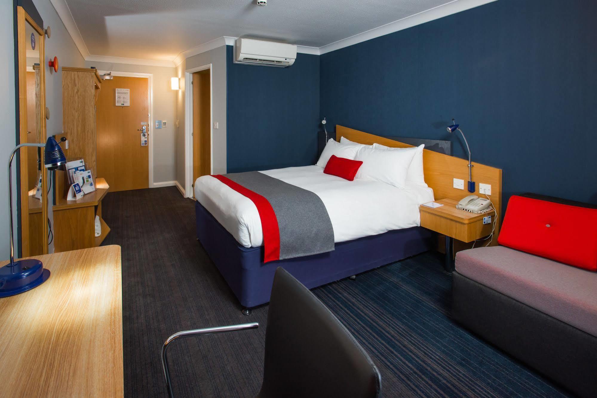 Holiday Inn Express Taunton East By Ihg Dış mekan fotoğraf